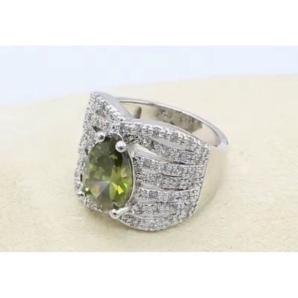 NWT Silver Cubic Zirconia and Peridot Ring Size 9 - Picture 3 of 11